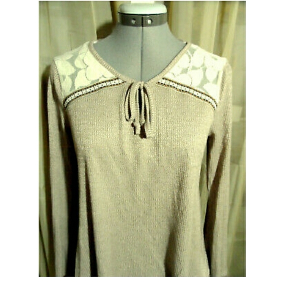 STYLE & CO. Lace trim Top XS Taupe Brown Sharkbite hem Boho keyhole front blouse - Picture 2 of 6